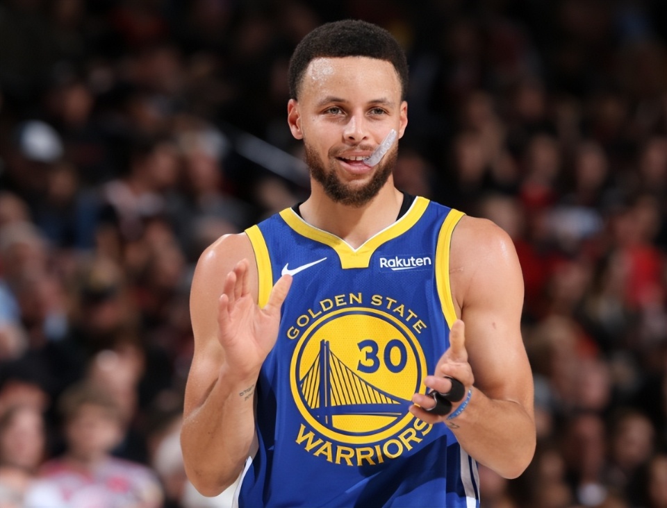 库里连砍+，勇士全员贡献各显神通连胜