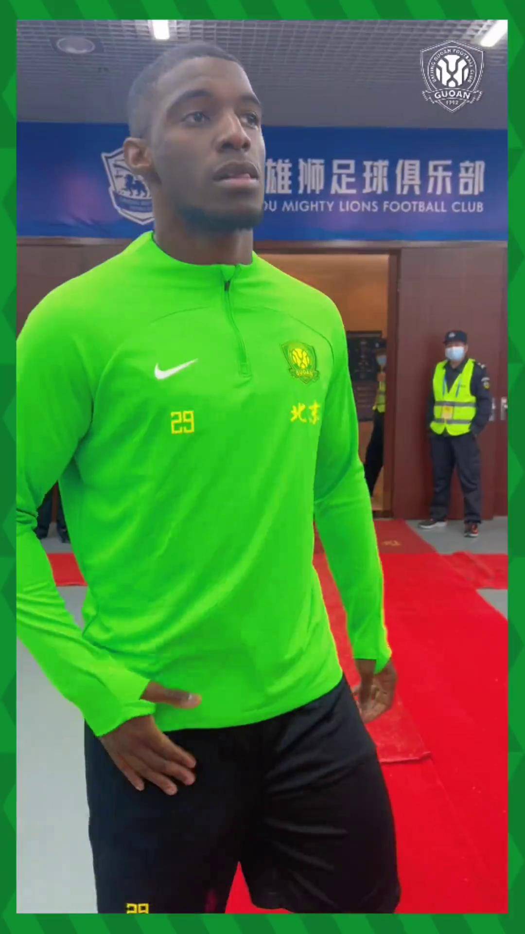 壮阔赛场一触即发，运动员们豪情四射