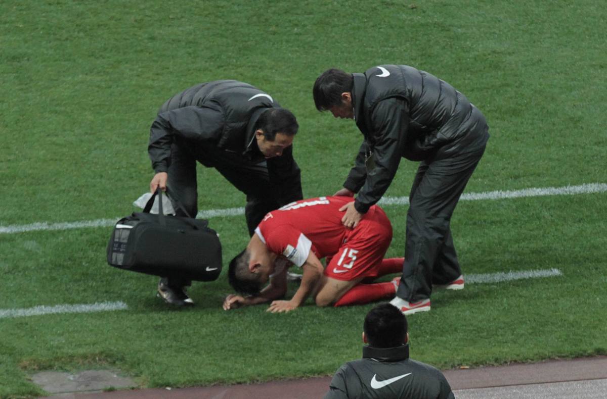 球队在联赛中遭遇艰难，士气受到考验