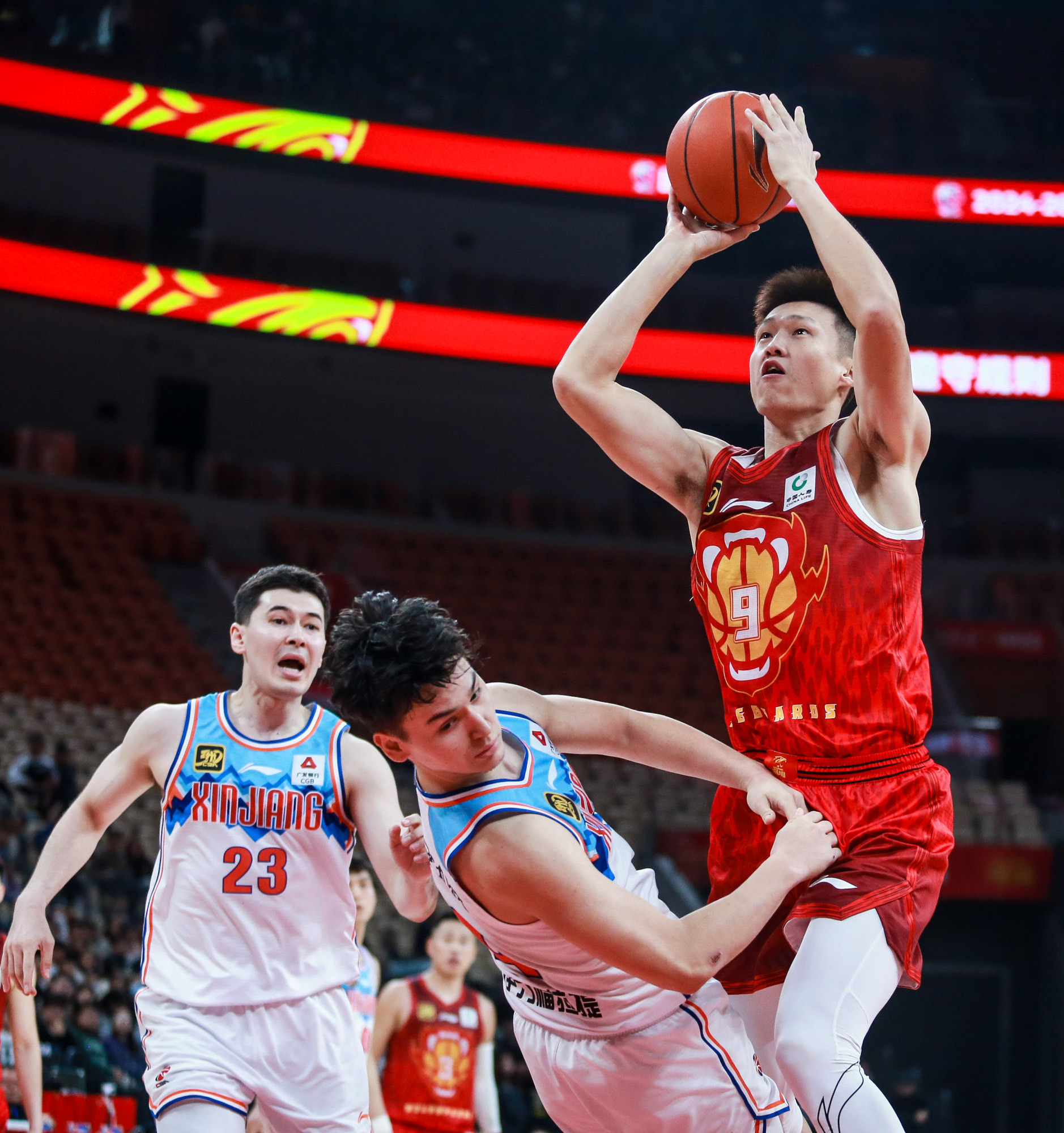中国篮球领域炙手可热的赛事引人关注 中国篮球领域炙手可热的赛事引人关注