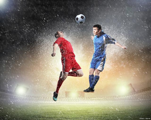 疯狂进球瞬间，球场气氛空前热烈