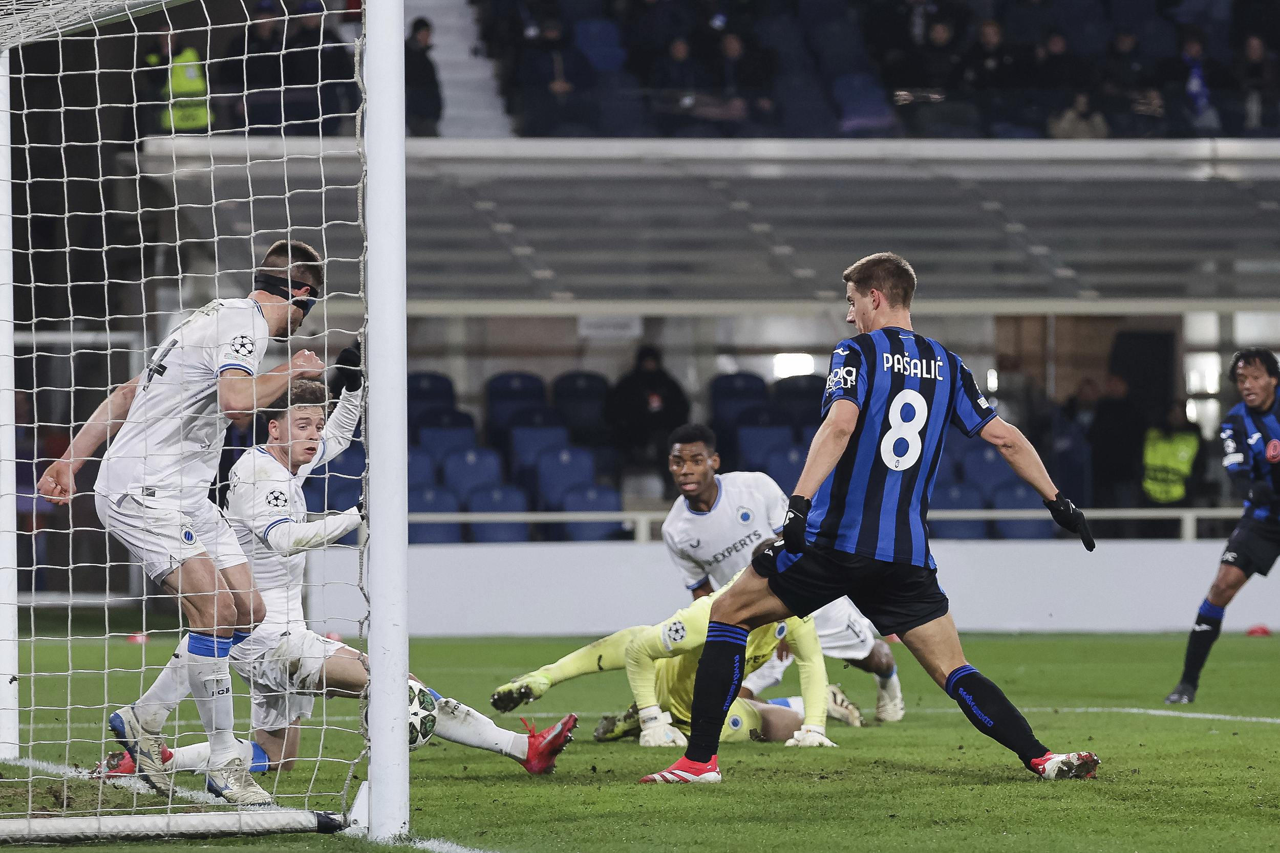 波兰球队镇定取胜晋级半决赛