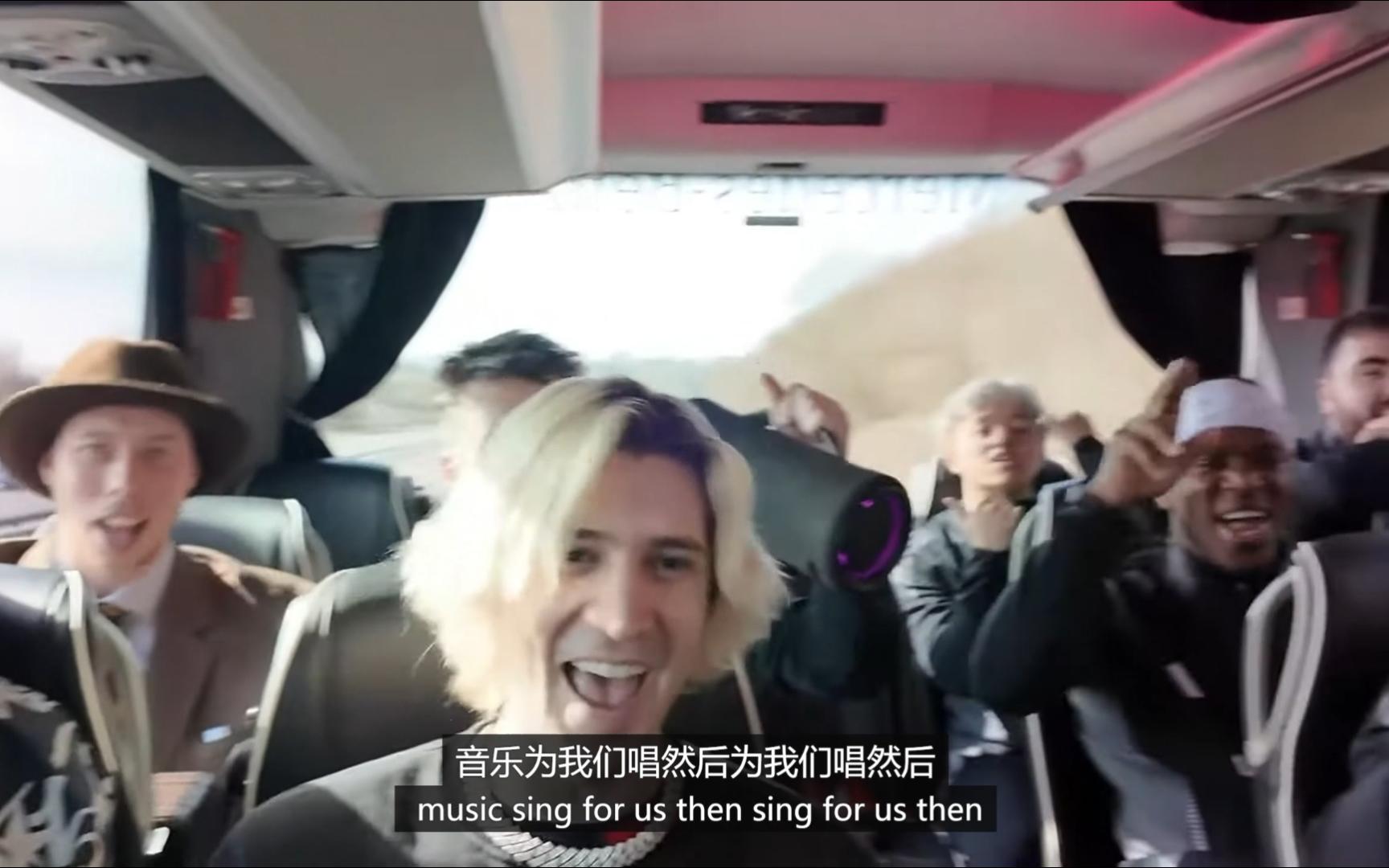 足球明星与音乐界的联合慈善演出引发关注