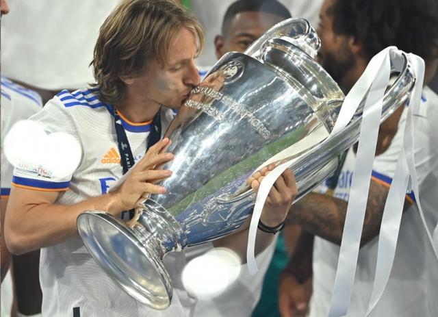 皇马逆袭惊艳，莫德里奇神助助力晋级欧冠半决赛