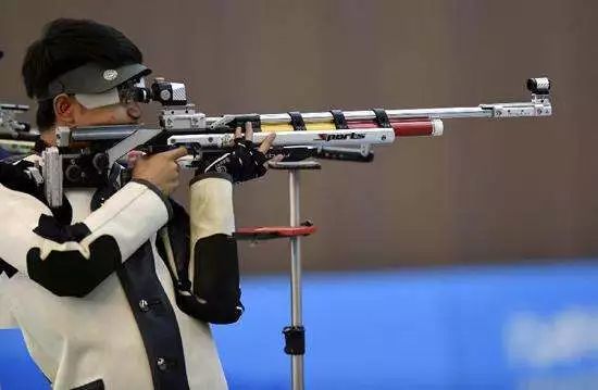 美洲运动员在射击比赛中取得好成绩