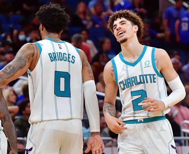 黄蜂新援表现火爆，球迷对他寄予厚望