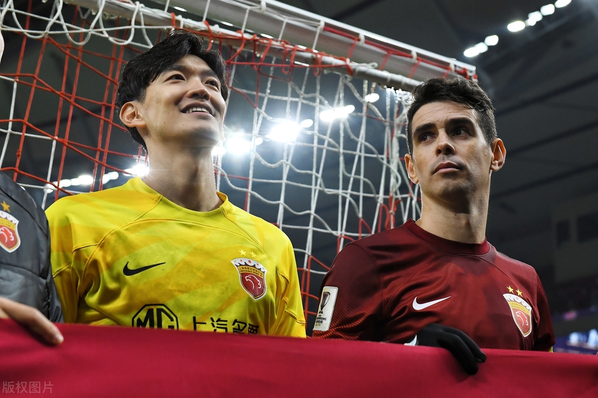 上海上港球员积极备战迎接挑战 上海上港球员积极备战迎接挑战